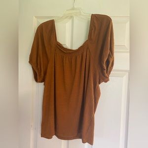 short sleeve top.  Wonderly XL